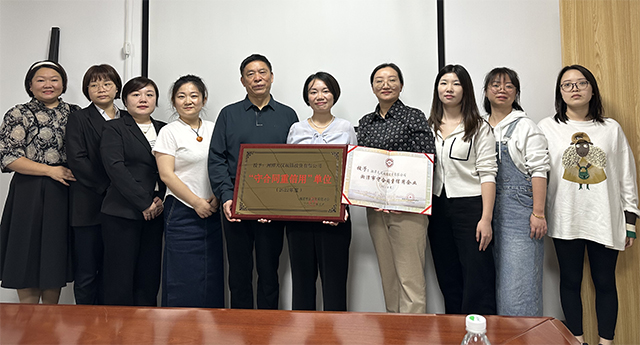 調(diào)研會(huì)員單位合影 調(diào)研會(huì)員單位合影